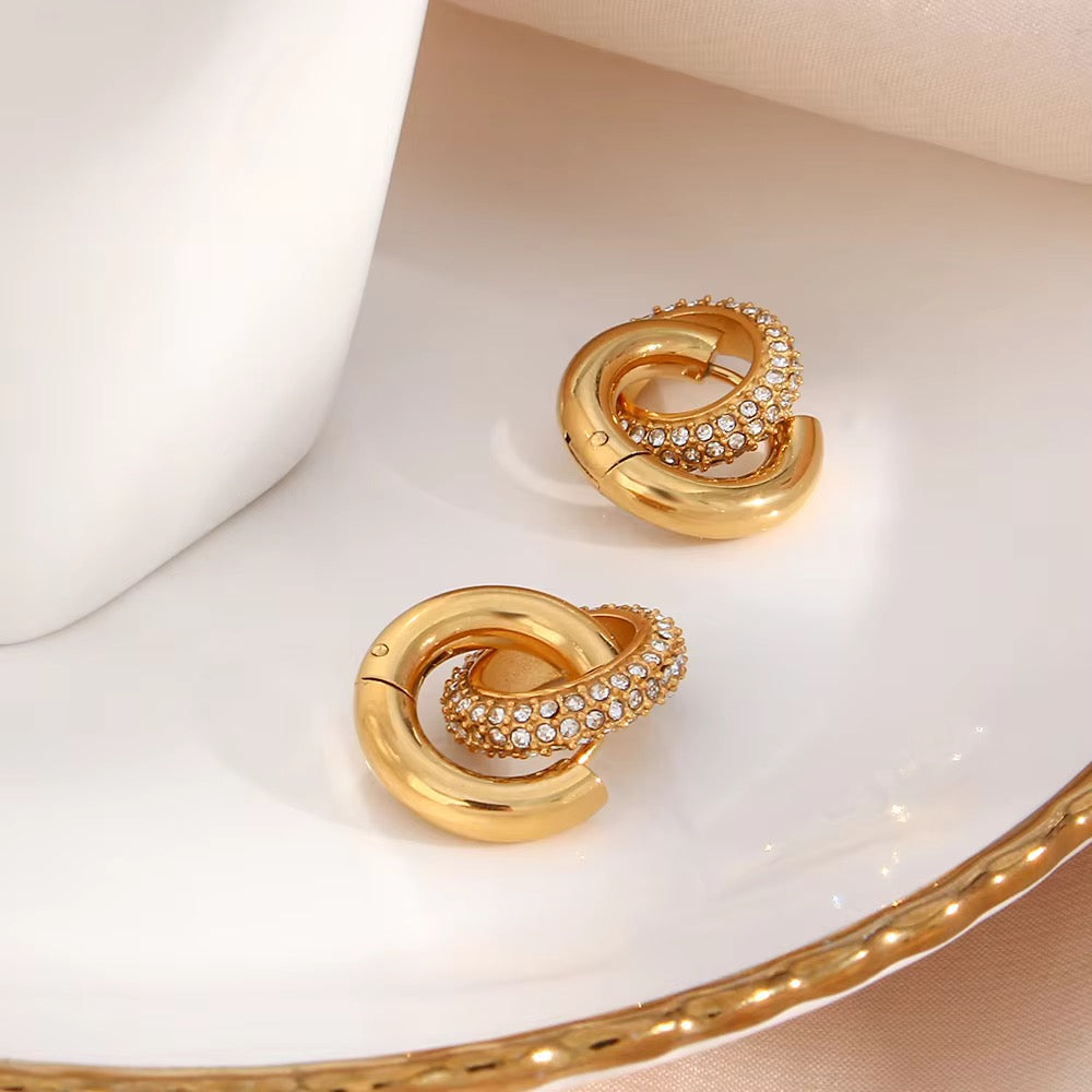 Éclat Halo Huggie Earrings