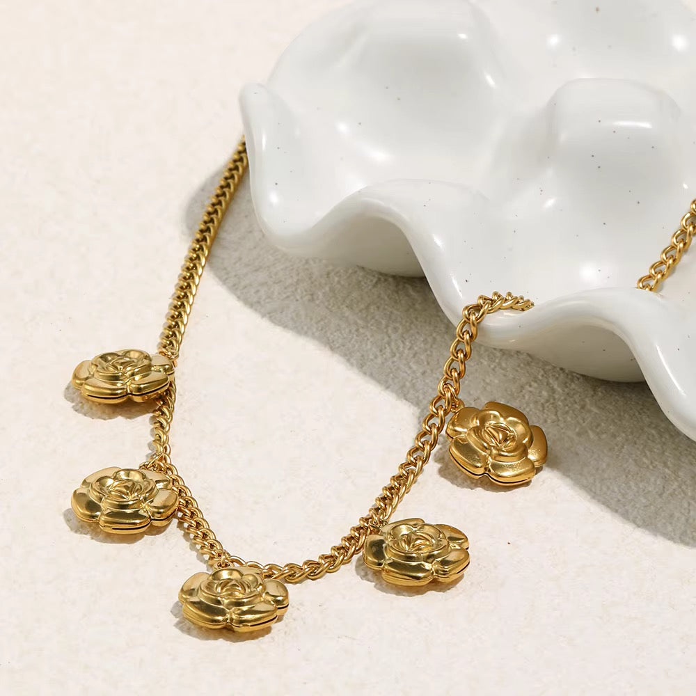 Rosé Éclat Floral Necklace