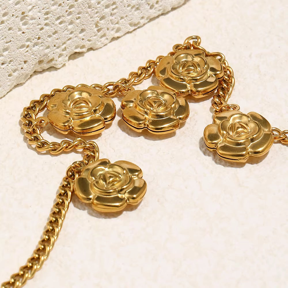 Rosé Éclat Floral Necklace