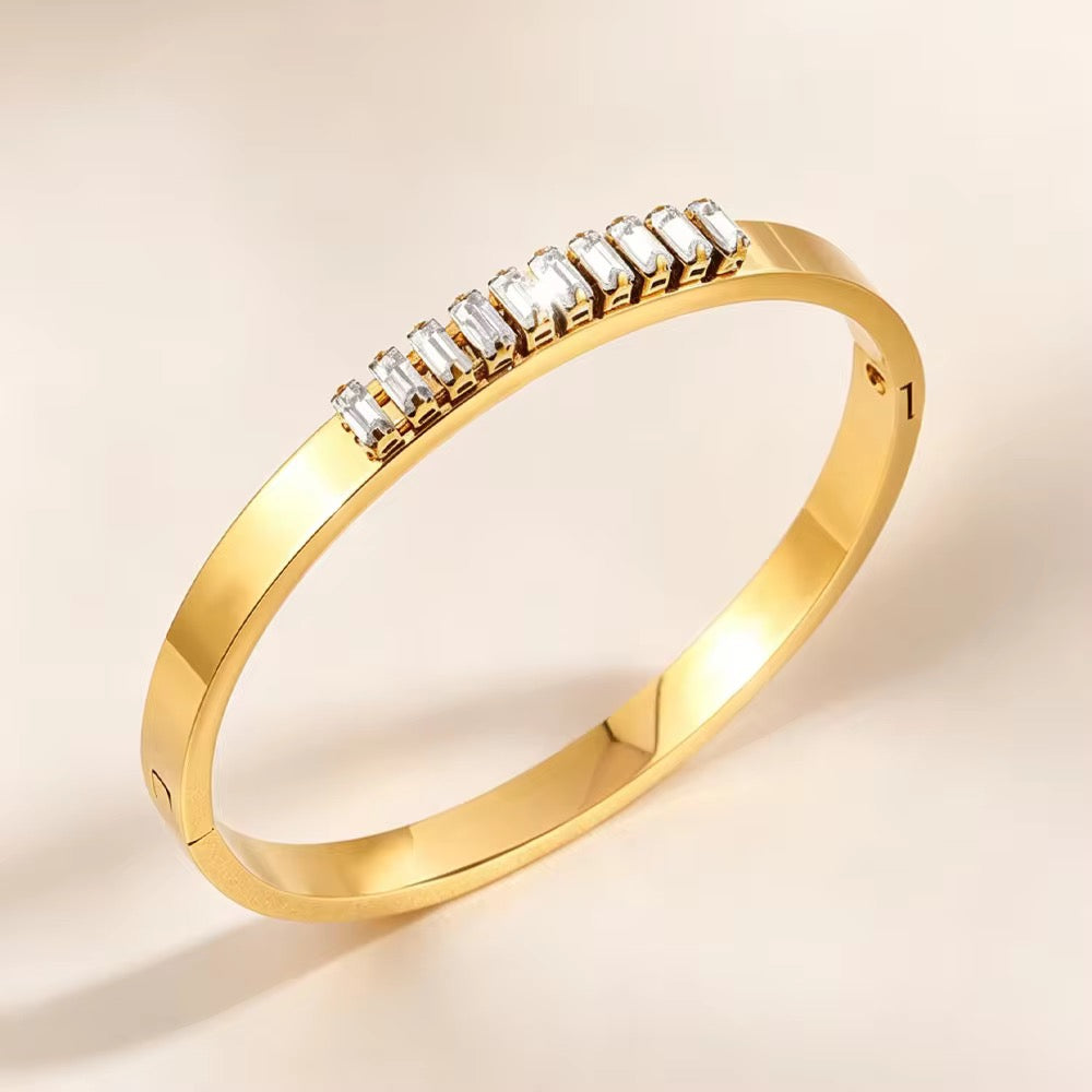 The Emerald Baguette Bangle