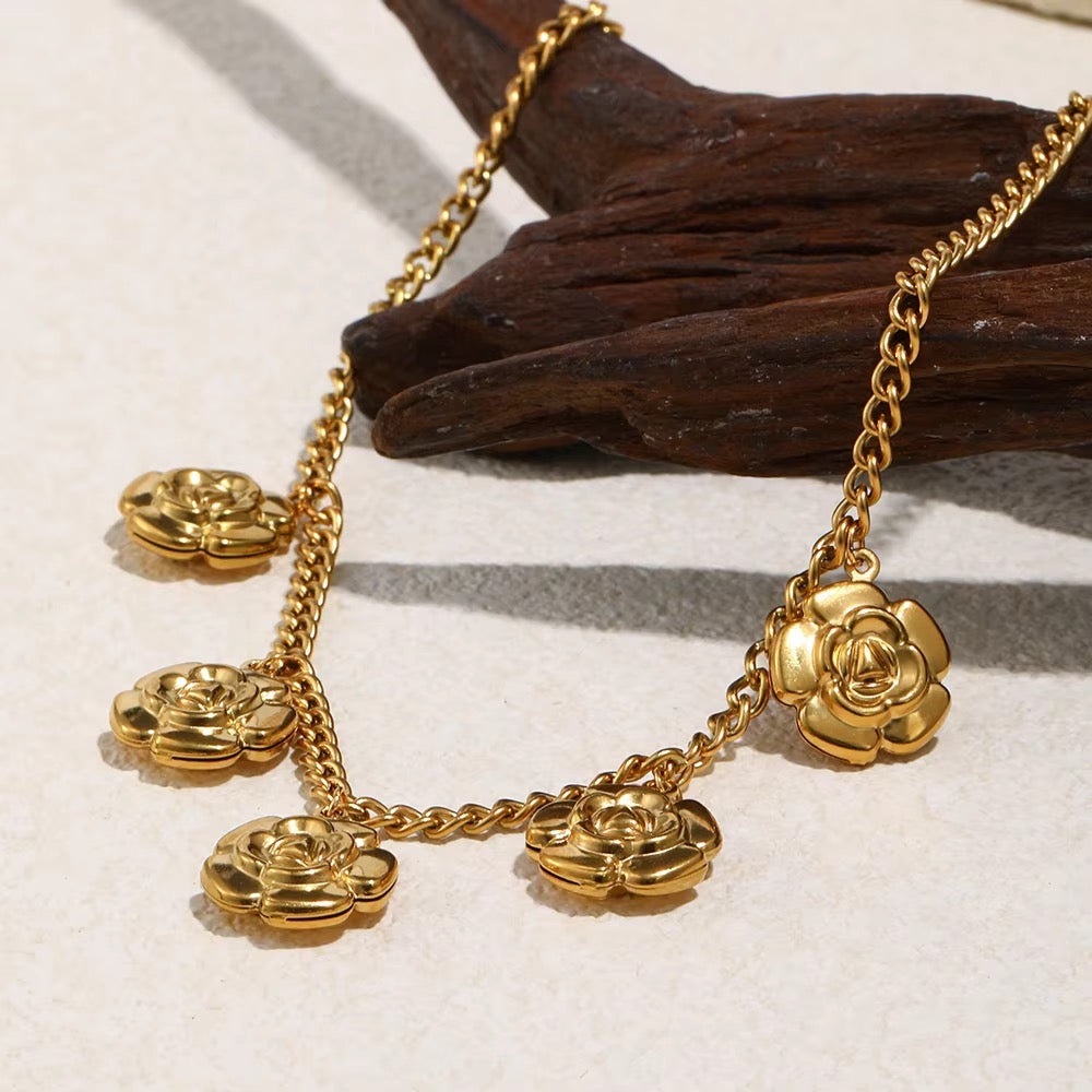 Rosé Éclat Floral Necklace