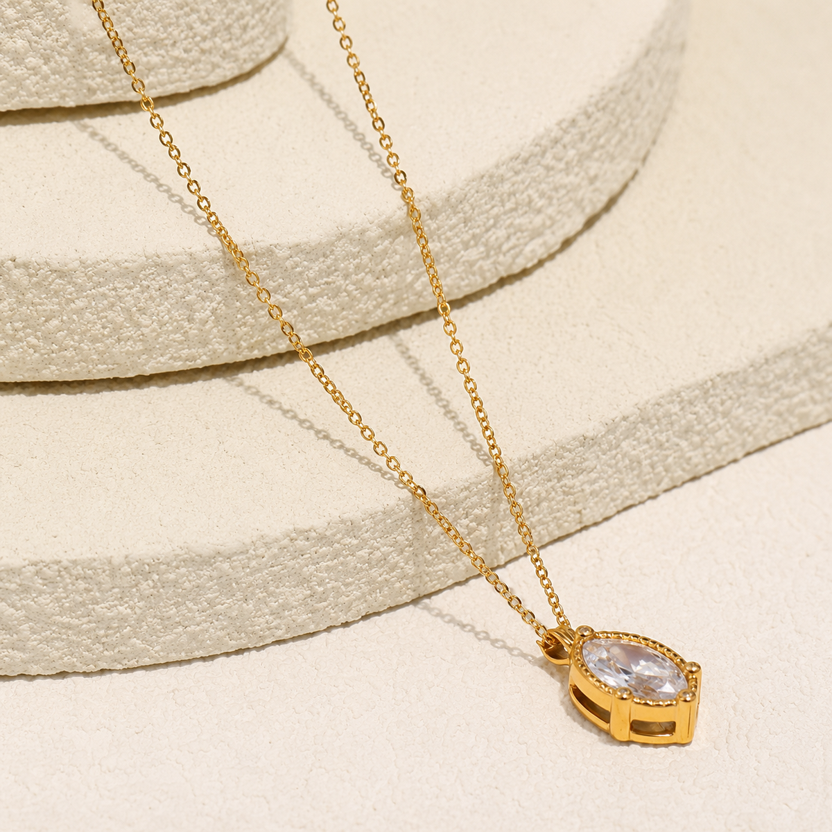 L’Aura Solitaire Neckla