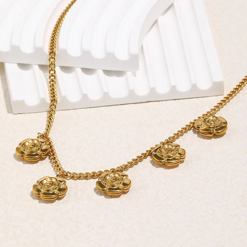 Rosé Éclat Floral Necklace