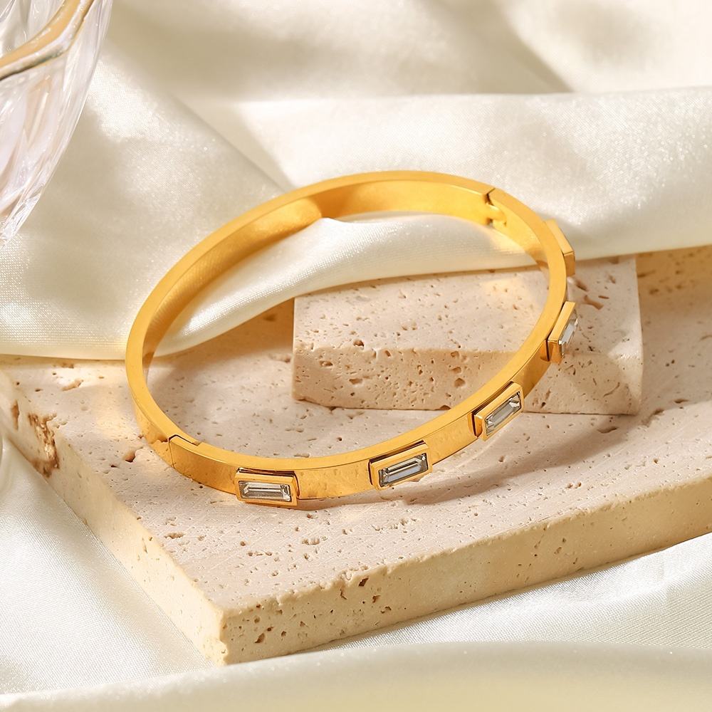 Linear Crystal Cuff