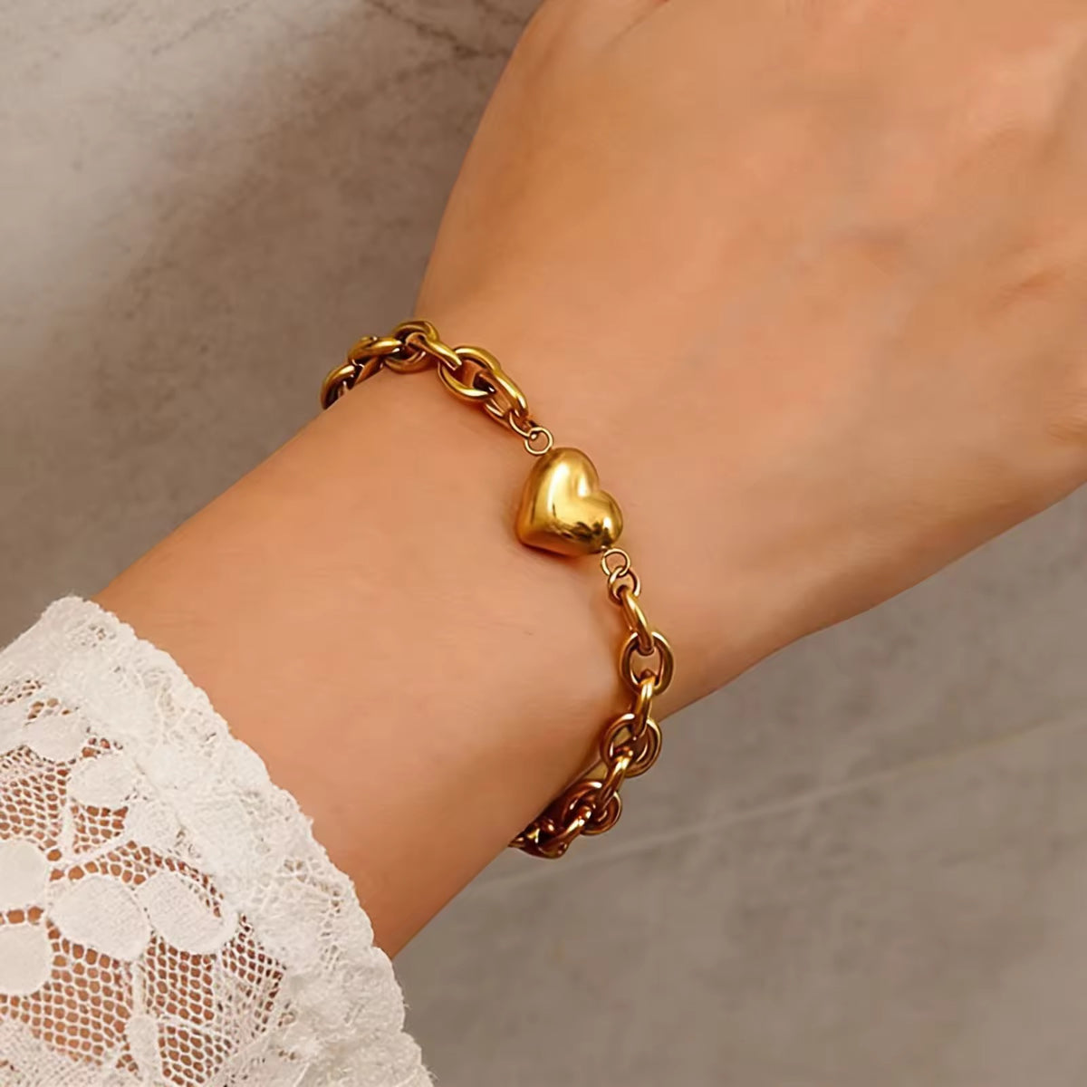 Amora Link Heart Bracele